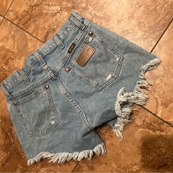 Wrangler shorts - Picture 2 of 2